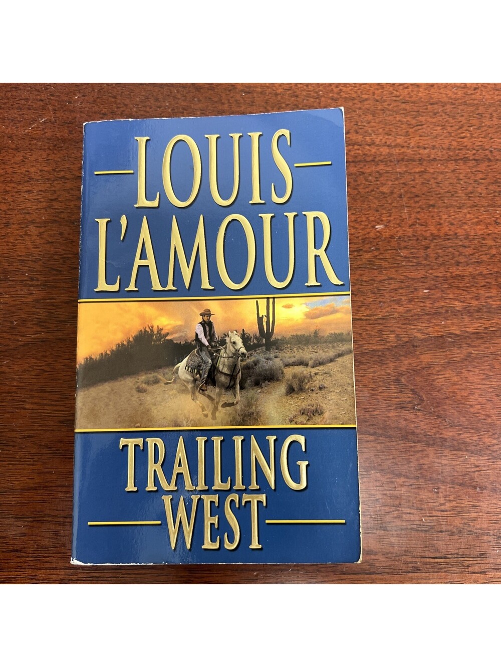 Trailing West by L'Amour, Louis